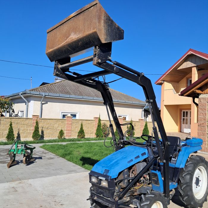 Incarcator tractor japonez