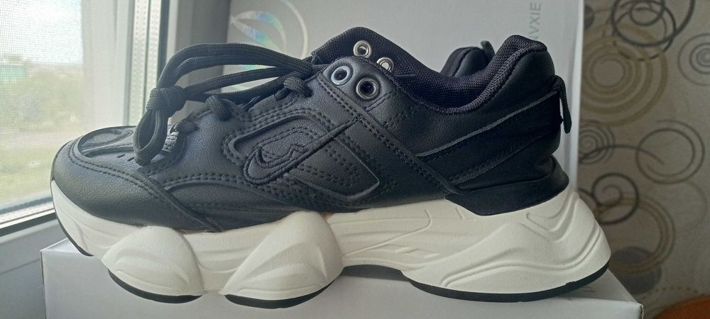 Кроссовки размер 36 НОВЫЕ