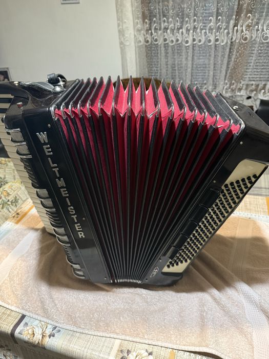 Акордеон Weltmeister S4 - 120 баса