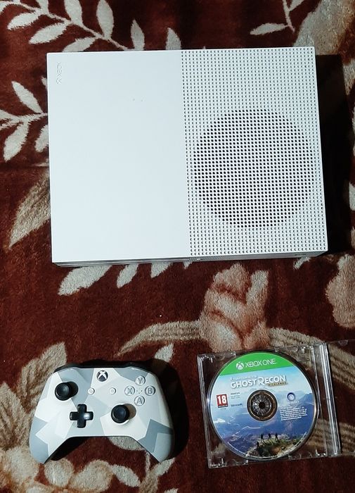 Vând Xbox one s complet în stare bună excelentă