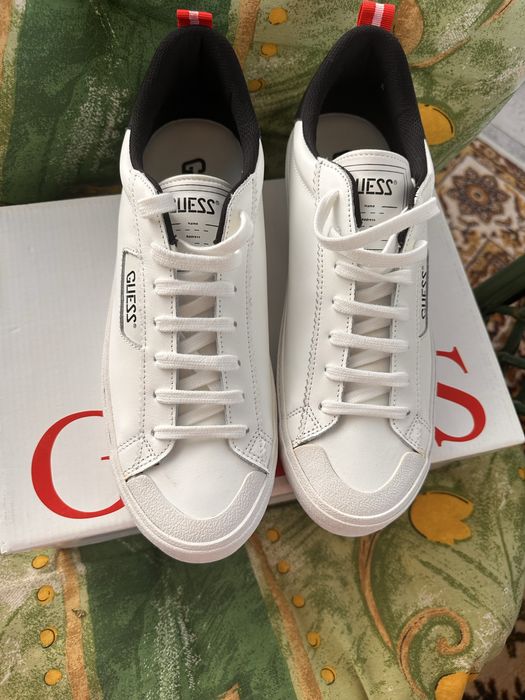 Adidasi Guess noi
