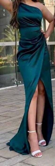 Тъмно зелена дълга рокля, сатен