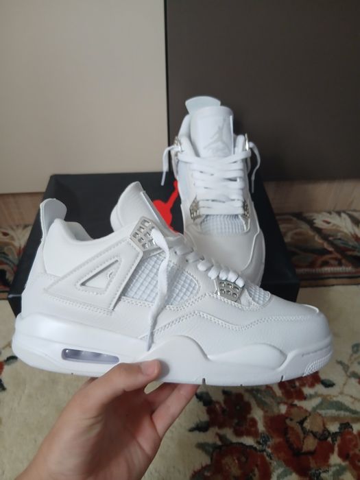 adidasi Jordan 4
