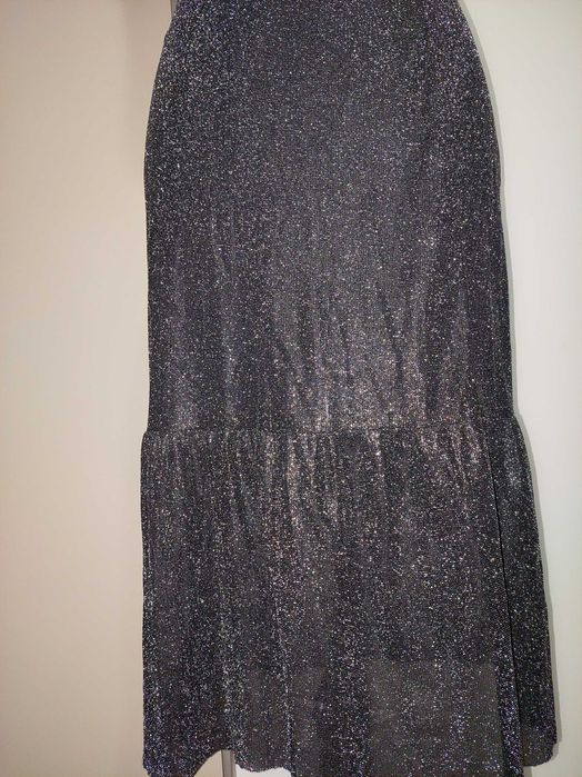 Fustă neagră de ocazie strălucitoare, cu volănașe