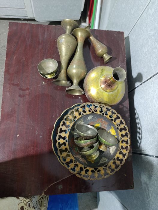 Мис буюмлари сотилади.