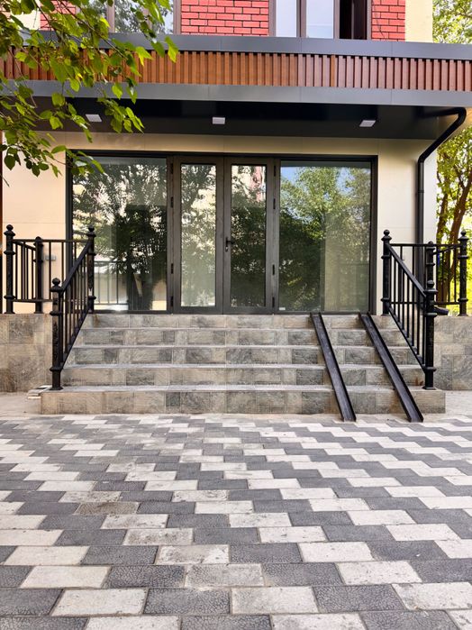 А.Фитрата(Рисовый) Первая линия 64кв Фасад 20м Две входные группы.