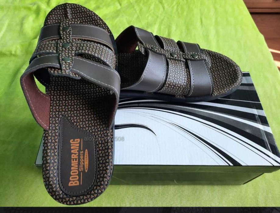 Продавам чисто нови лятни мъжки чехли.