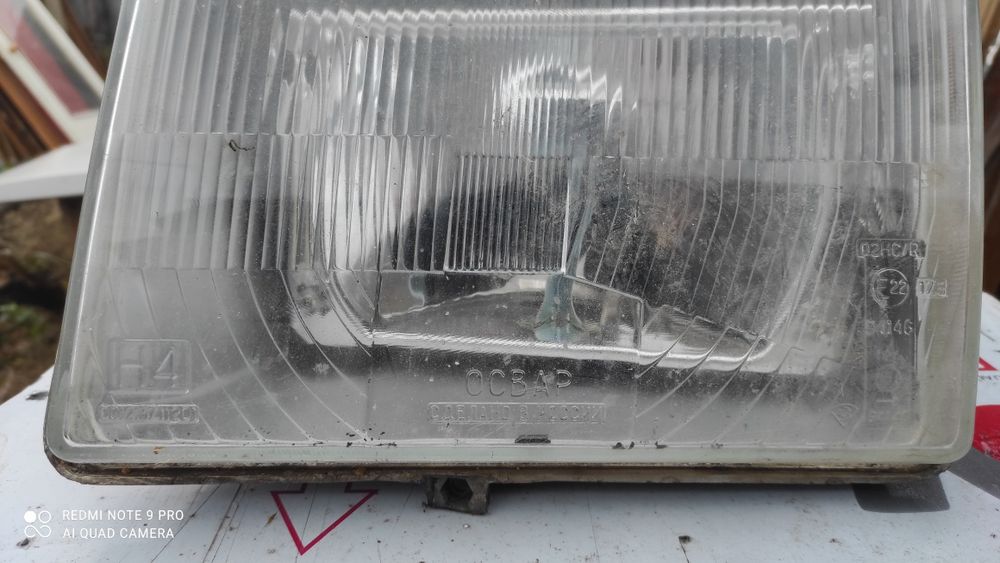 Фара на автомобиль. Заглушка диска на Мерседес..