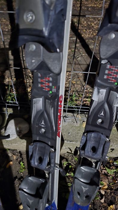 Skiuri Atomic 160 cm si 165