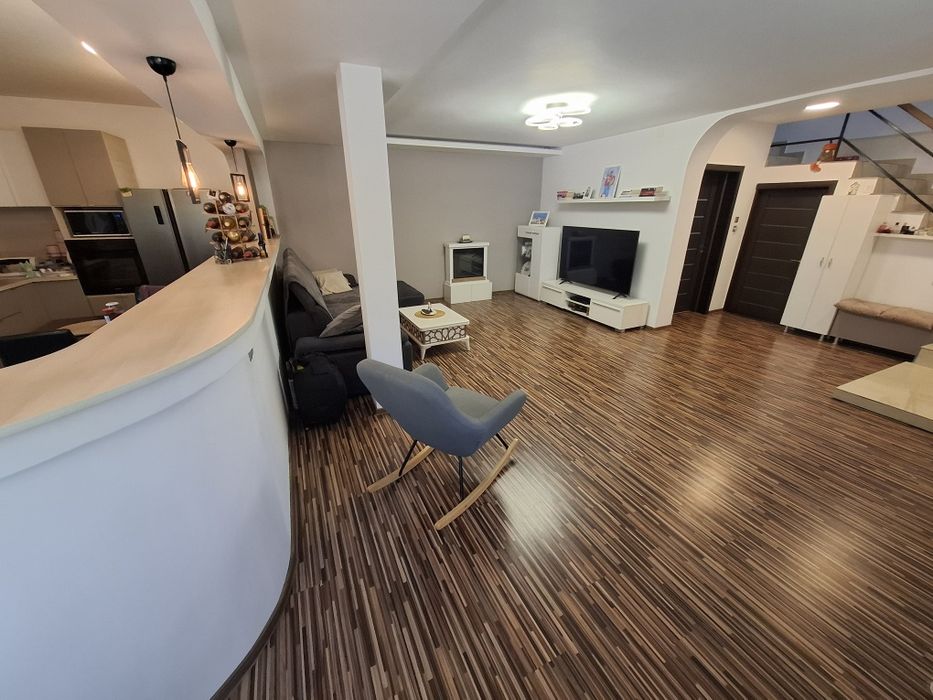 Casa S+P+1+M Drumul taberei Prelungirea Ghencea  Ghidiceni 500m teren