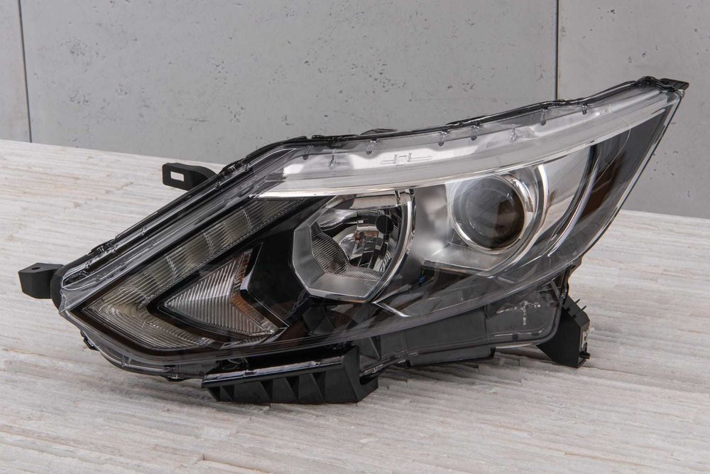 Комплект Фарове за NISSAN QASHQAI II J11 2014 - 2017 година