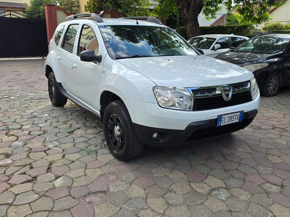 Dacia duster an 2013 1.6  16 valve benzina si GPL de fabrică  acte de italia preț 3300 euro