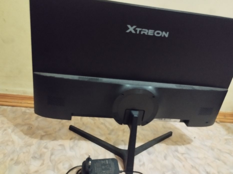 монитор Xtreon 100Hz