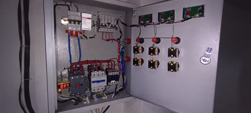 Электрик Профессионал электромонтёр.