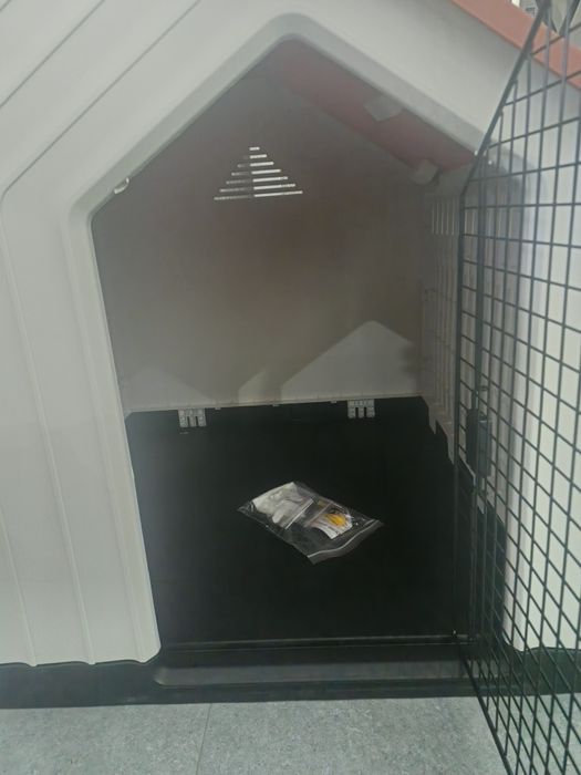 Домик для собак пластмассовый