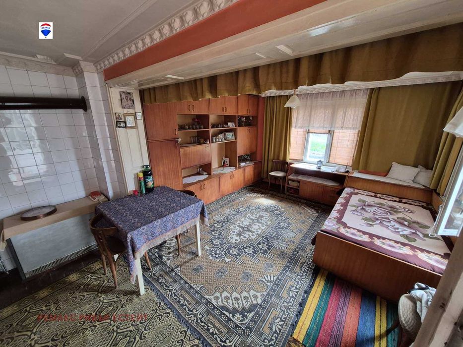 Селска къща с голям двор в с. Караманово