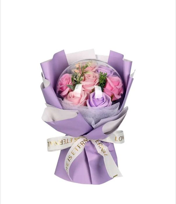 Букет от сапунени рози в ПВЦ сфера и подаръчна кутия