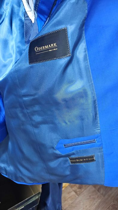 костюм новый голубой