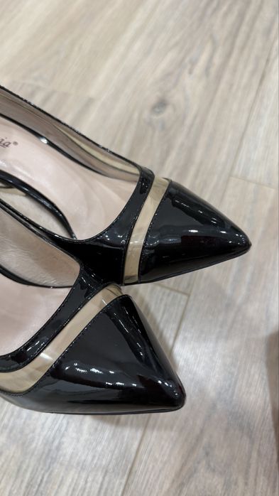 Женские туфли на каблуках