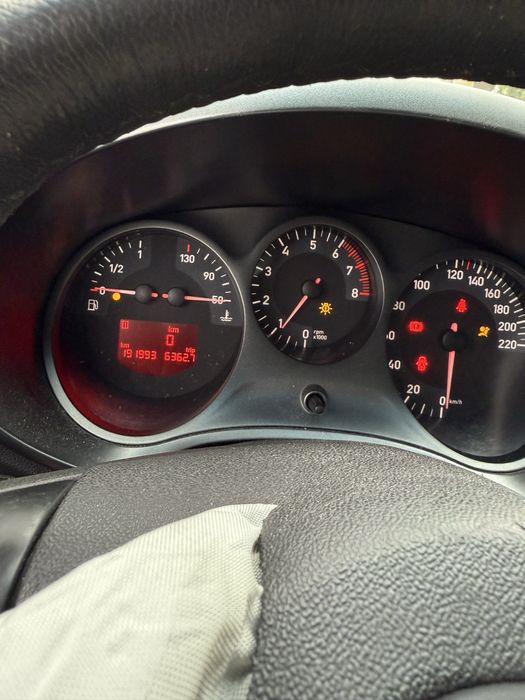 На части Seat Leon 1.6i 2007г bse, Хечбек