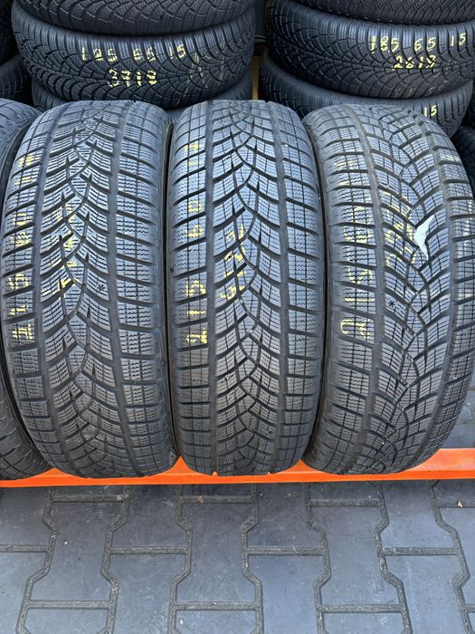 Anvelope Iarna 215/60/17 GoodYear UltraGrip Performance 215 60 17 R17