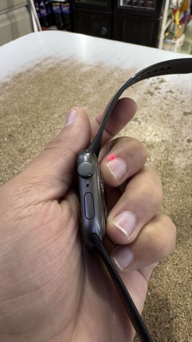 Apple watch SE nike+ sotiladi