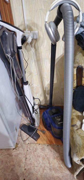 Продам 2 пылесоса и парошвабру