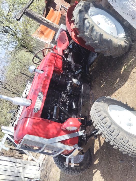 Vând tractor fent
