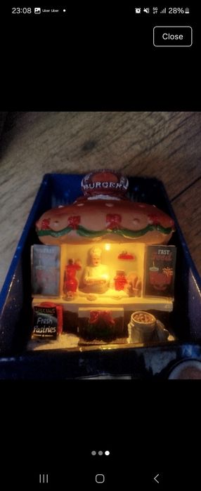 Figurină sat de Crăciun Magic Village – Fast Food Burger cu lumini
