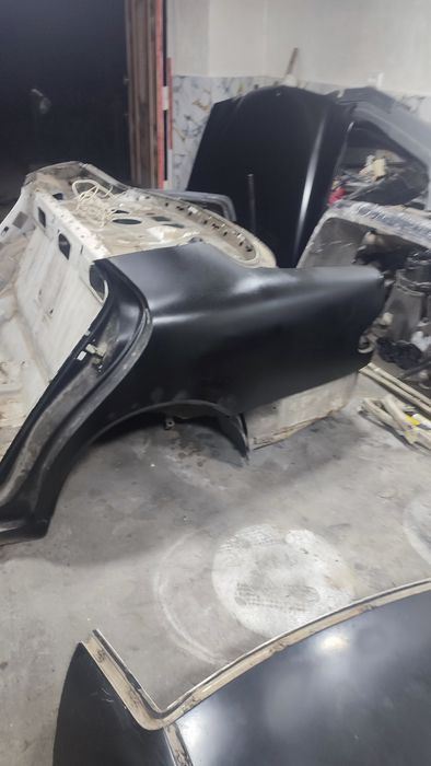 Мерседесга 202 210  кузов эхтиёт қисмлари сотилади. Люкли том. Эшиклар