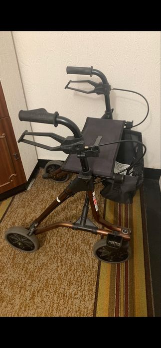 Ролатор / проходилка за възрастни/