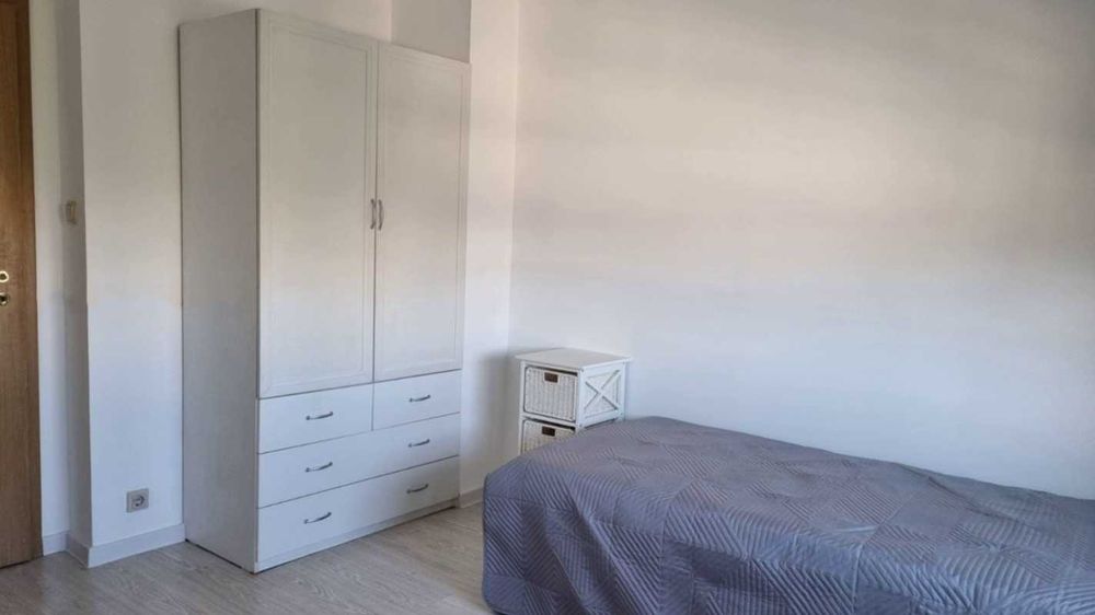 Тристаен апартамент под наем Изток