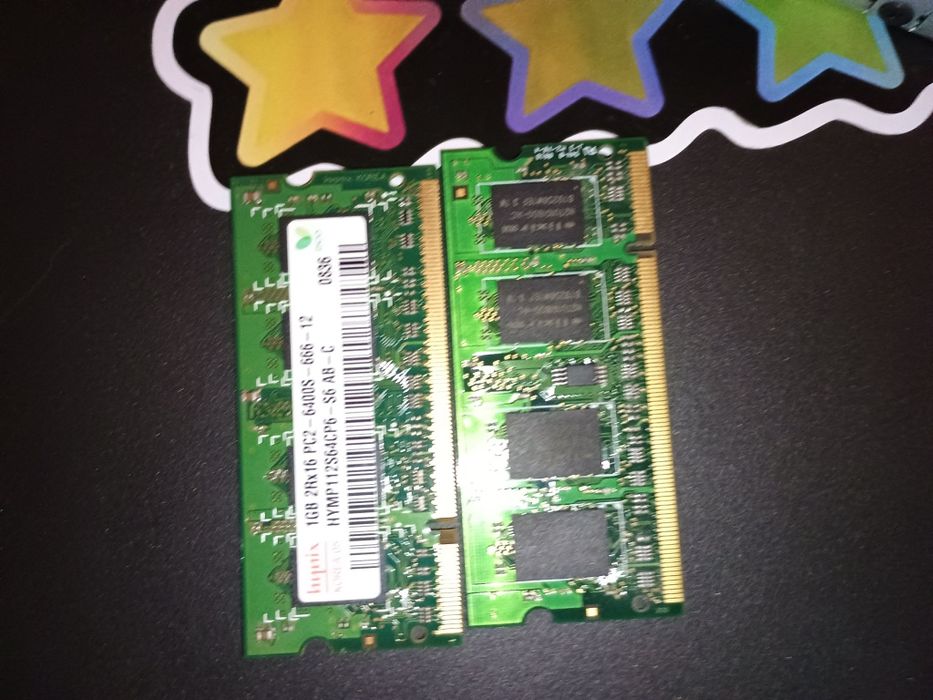 Vând două plăci de RAM 1 GB DDR2