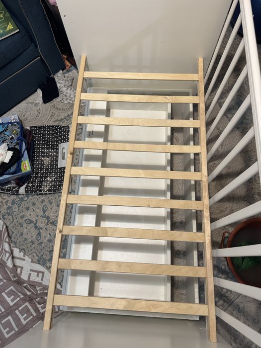 Кроватка детская.