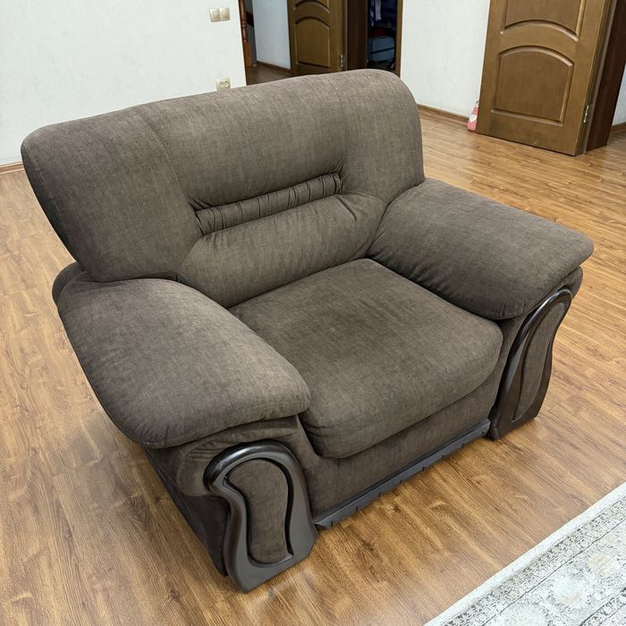 Два дивана и одно кресло