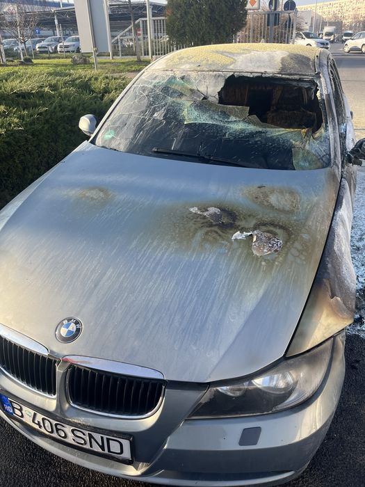 BMW e90 320i, Ars ieri.