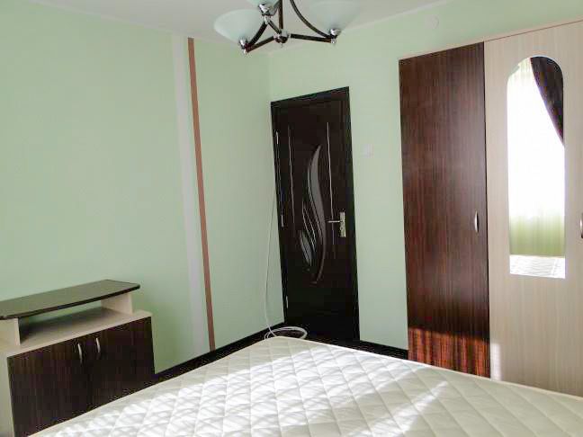 Vand apartament 2 camere Teiul Doamnei