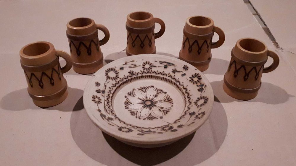 Vase lemn (carafe) si farfurie miniatura, artizanat