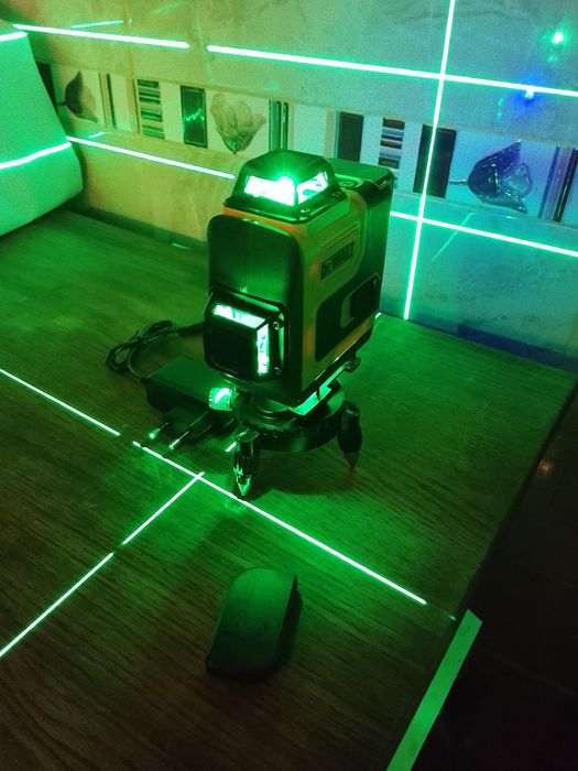 Nivel laser DeWalt cu 16 linii NOU