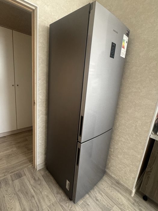 Продам холодильник Samsung в отличном состоянии