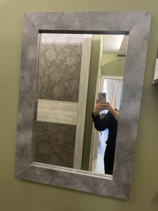 Огледало с сив цвят