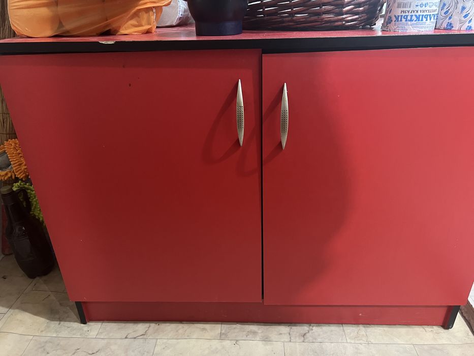 Продам шкафчик и 2 полки срочно