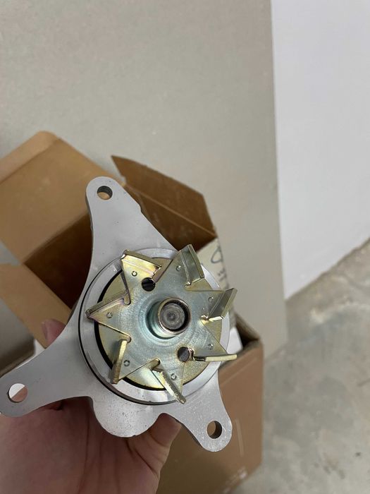 Чисто нова водна помпа Hepu -Jaguar XF 3.0 Diesel