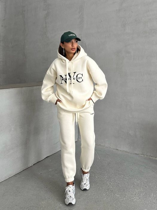 Спортивный теплый  костюм