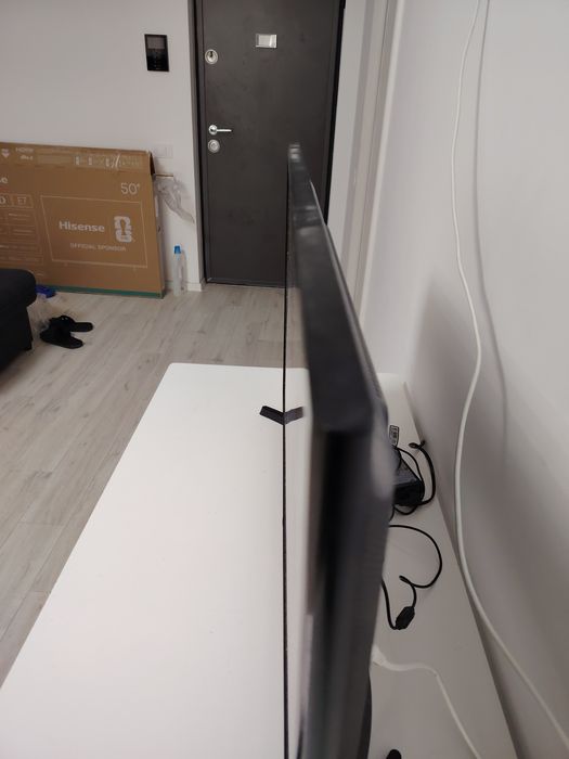 Vind TV samsung diagonala 80 cm pret 400 lei.