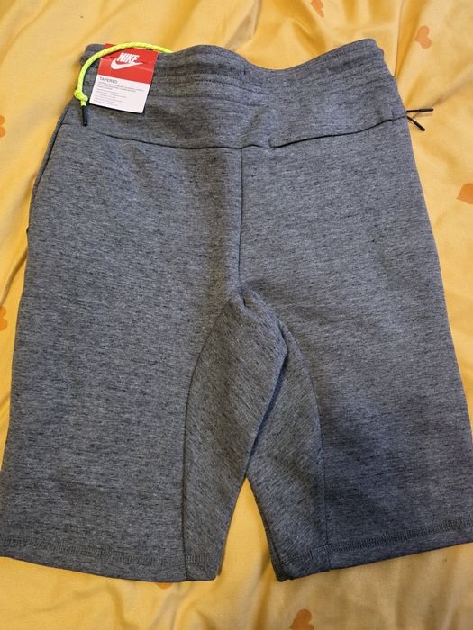 Nike Tech Fleece noi