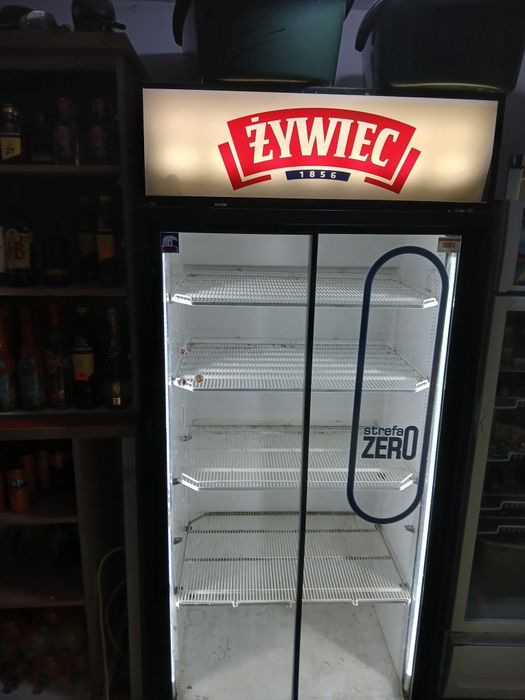 Vând vitrină frigorifică verticală dublă în perfectă stare tehnic și estetic