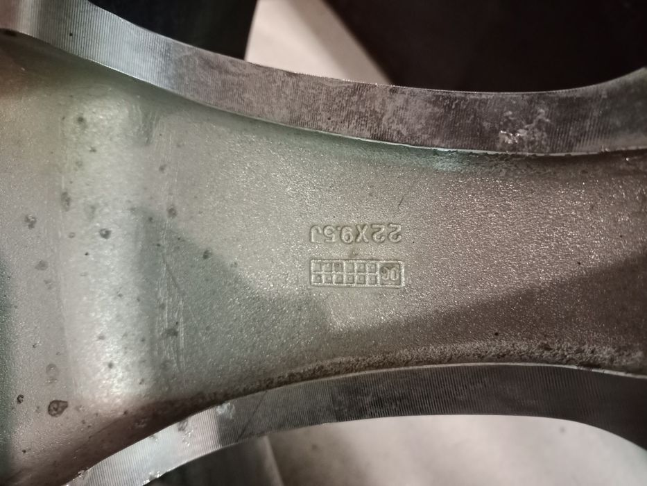 Продам комплект резины.