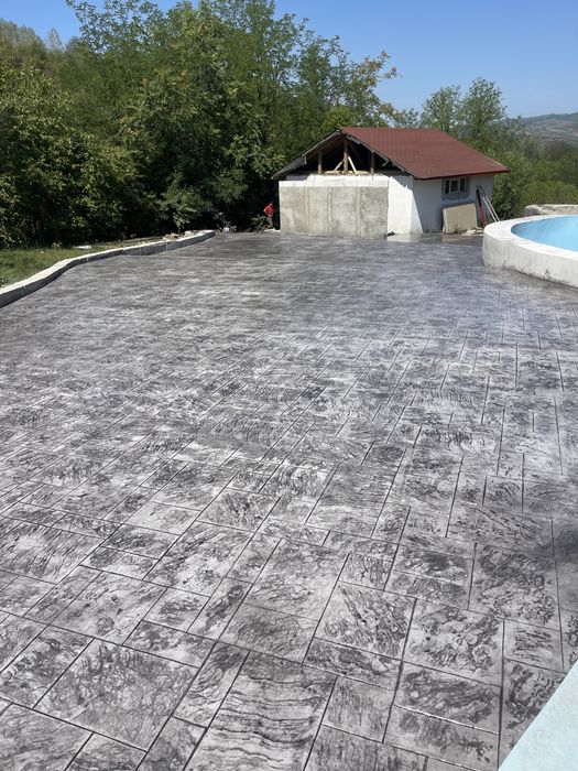 Beton Amprentat – Estetic și Durabil pentru Spațiul Tău Exterior!