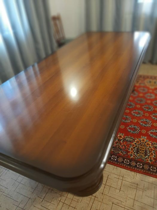 Стол для гостиной